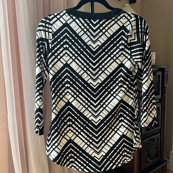 NWT 3/4 Sleeve Jersey Top Black/White Abstract Print - Picture 3 of 6